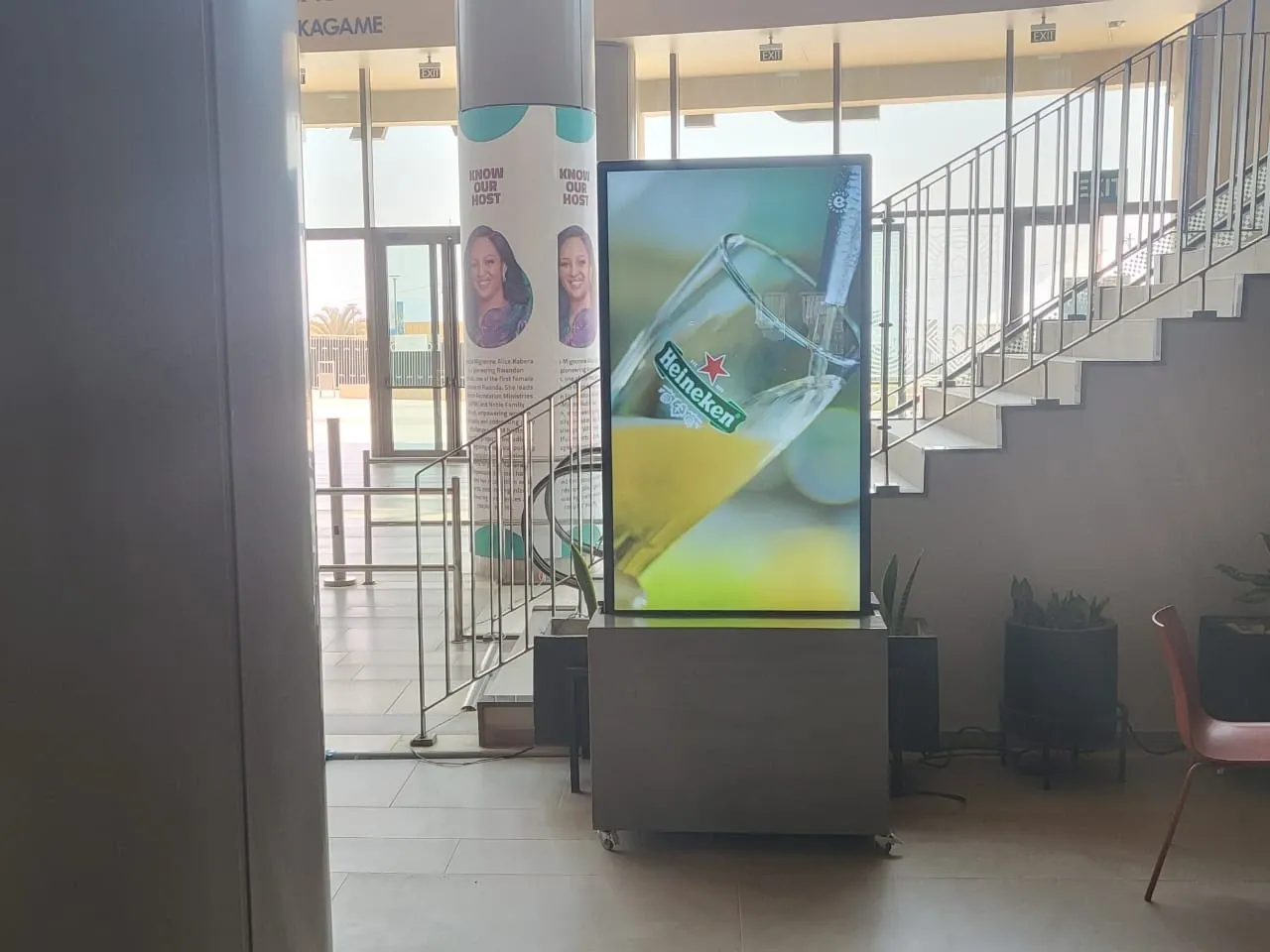 Concourse screen