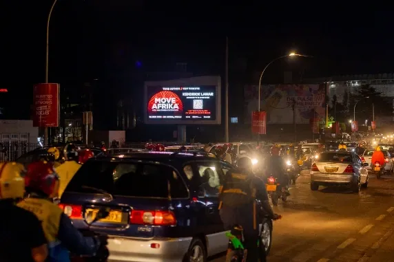 LED screen at rush hour